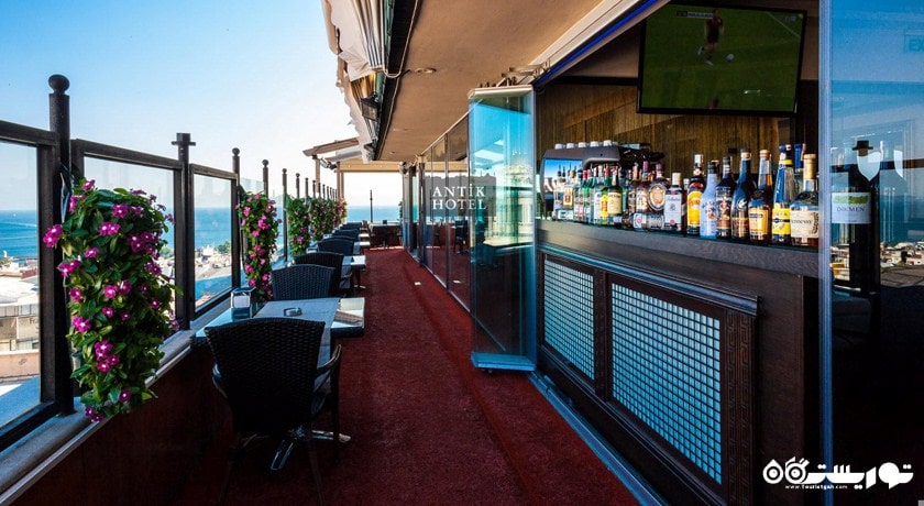 محوطه فضای باز رستوران مارماریون